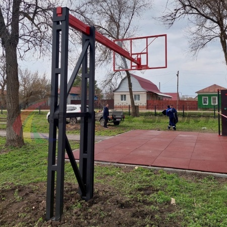 Купить Стойка баскетбольная уличная с защитой, щитом из оргстекла, аморт. кольцом и сеткой, вынос 225 см в Старице 